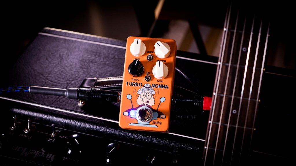 Turbo Nonna distortion pedal